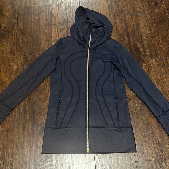 lululemon athletica Jackets & Blazers - Lululemon Hooded Zippered Blue Denim Look Workout Jacket With Thumb Holes Size 6